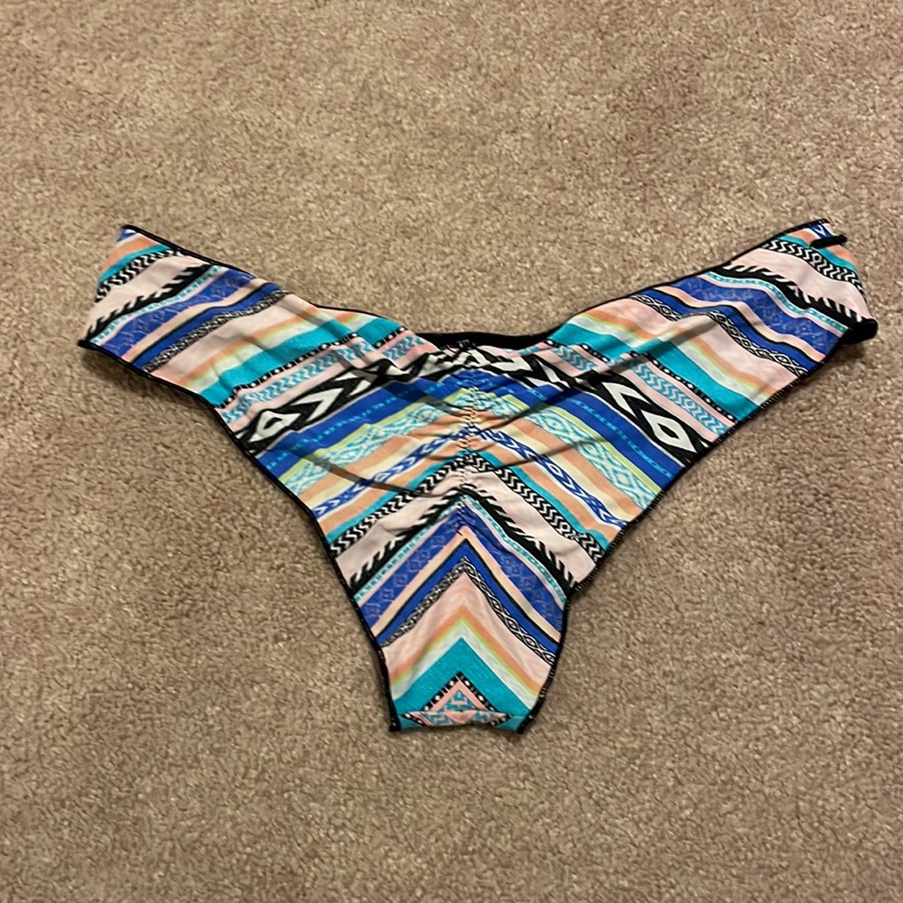 Aztec Ruffled Bikini Bottoms - Picture 4 of 4